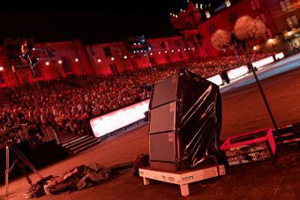 gewinkelt nach oben weisende Arrays