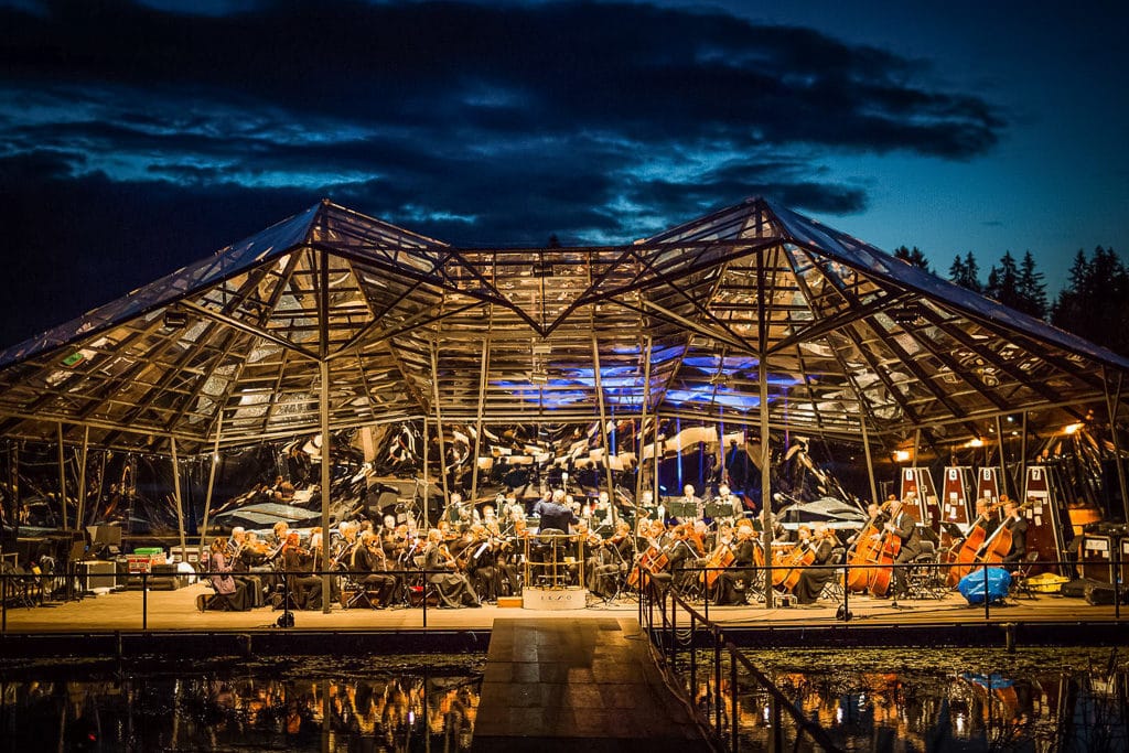 NOVA Line-Array auf schwimmender Festivalbühne | Production Partner