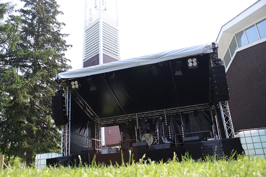 Bühnenkonstruktion beim Gemeindefest der ev. und kath. Gemeinde Winz Baak in Hattingen