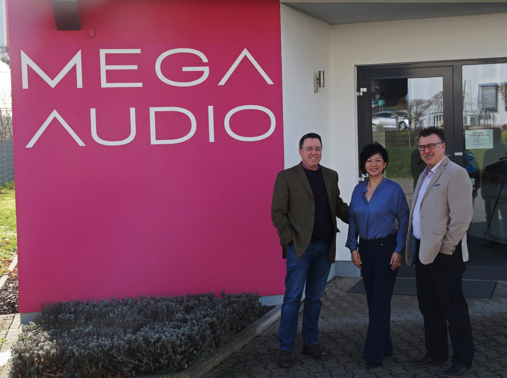 James Lamb (l., President Point Source Audio), Yvonne Ho (VP, Sales & Marketing Point Source Audio) und Burkhard Elsner (Geschäftsführer Mega Audio)
