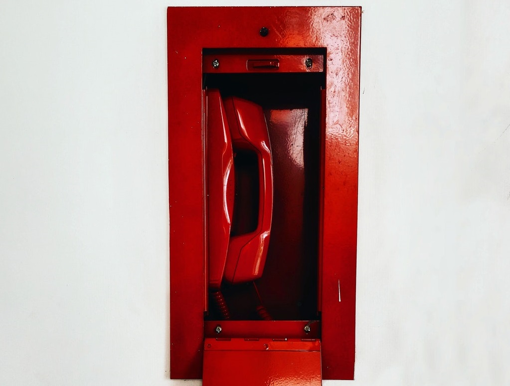 Telefon-rot-notfall-krise-sicherheit