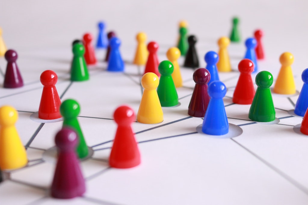 Game-Spiel-Strategie-Plan-Figuren-Crowd