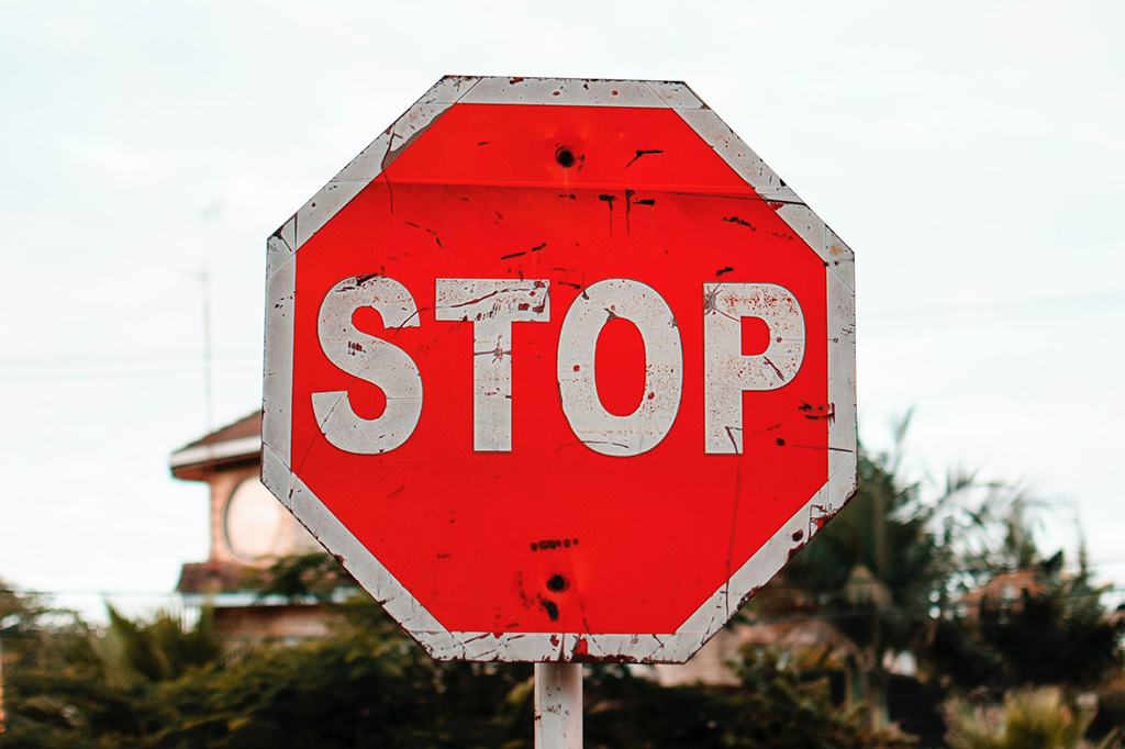 Stop-Schild-Achtung
