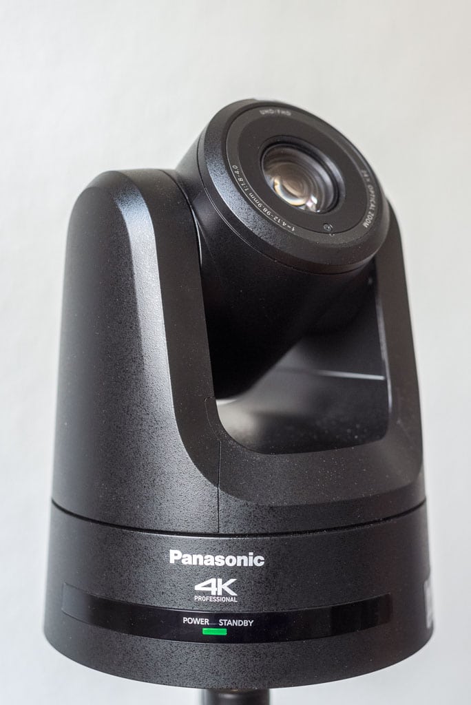 Panasonic AW-UE100 auf Stativ