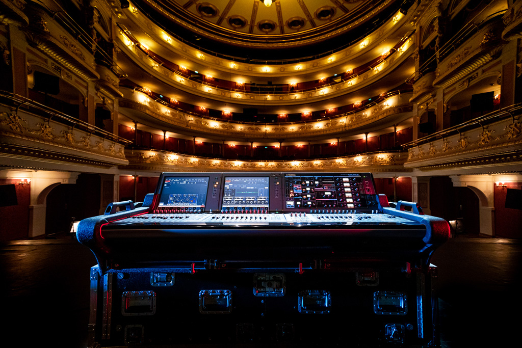 Yamaha Rivage PM7 in der Oper