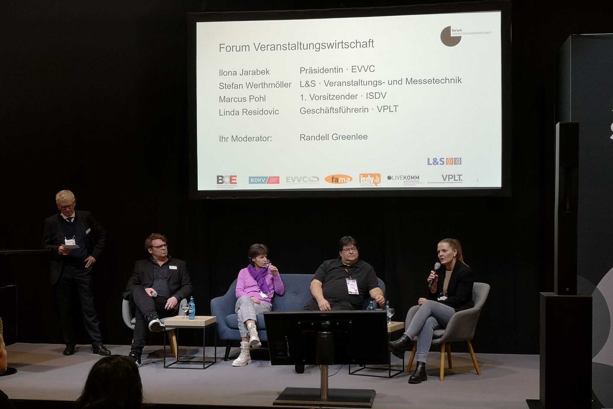 FVAW-Panel-Soziale-Nachhaltigkeit_BOE: (v.l.n.r.) Randell Greenlee, Stefan Werthmöller, Ilona Jarabek, Marcus Pohl und Linda Residovic