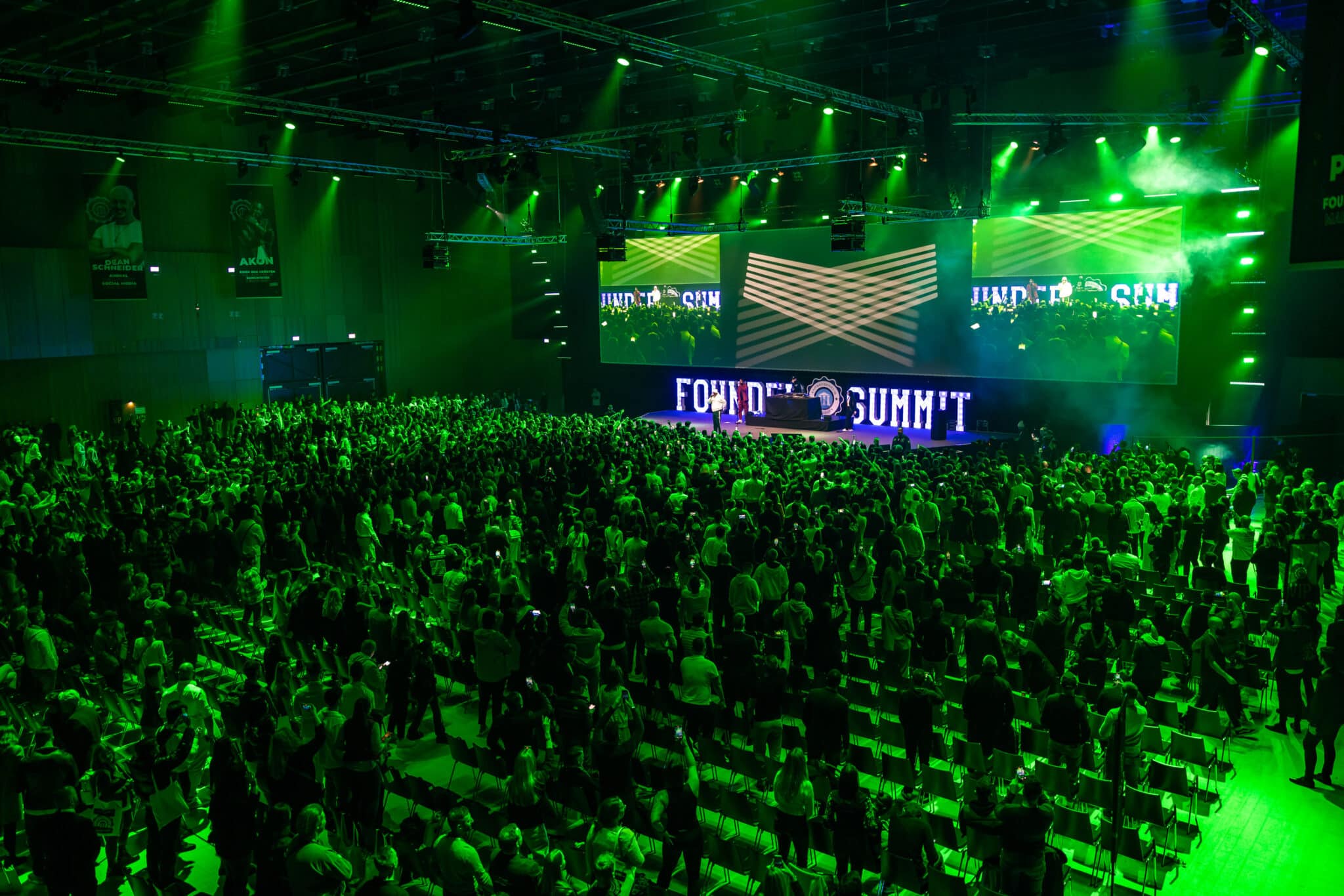 Adam Hall Lampen im Live-Einsatz