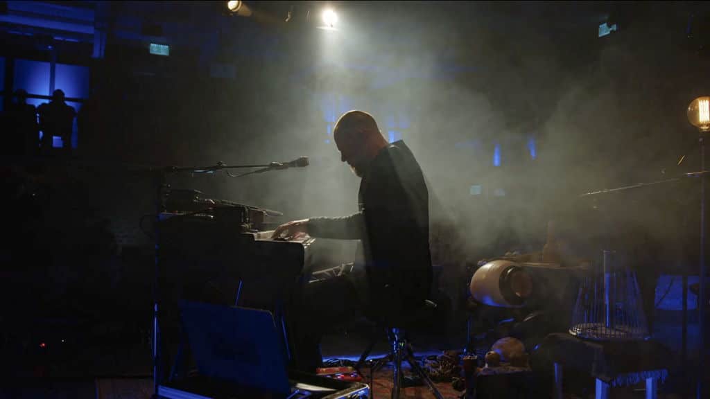 Martin Kälberer am Klavier auf der Bühne