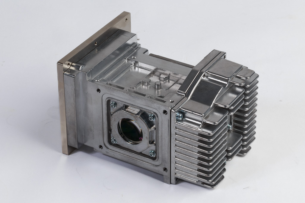 260 W Phosphor-Laser-Engine ohne Elektronikplatinen, Lüfter und Kühlung, vorne die Linse zum Lichtaustritt