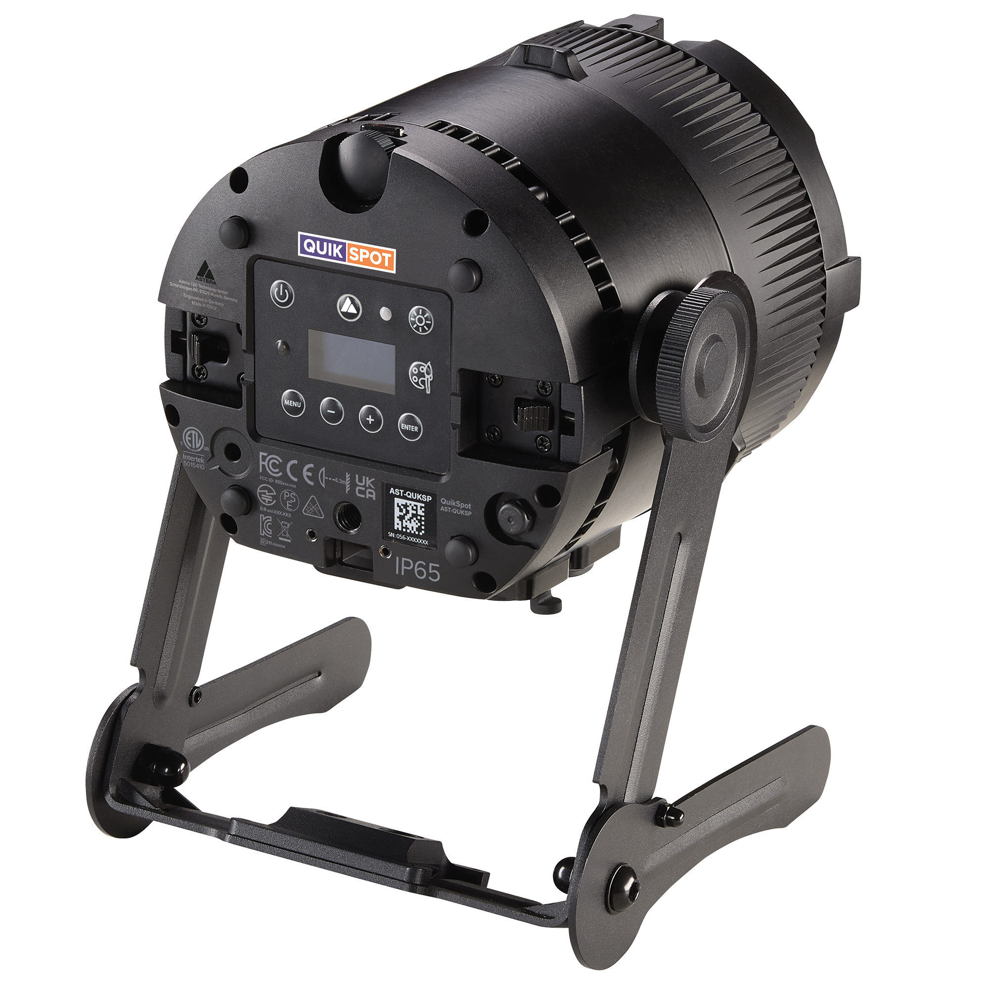 Auf vier Gummifüßen der Rückseite steht das IP65-Gerät zwar sicher, jedoch mit wenig Abstand zum Boden. Zwei klappbare Standfüße machen aus dem Yoke ein Bodenstativ