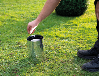 Weiße oder silberne Flex-Cover machen die Lampe noch unauffälliger