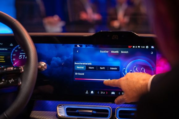 Fraunhofer-3D-Sound zieht in Serienfahrzeuge von Mercedes-Benz ein