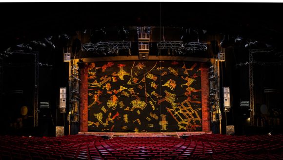 Backstage-Tour: Neue Beschallung zum 25. Jubiläum “König der Löwen”