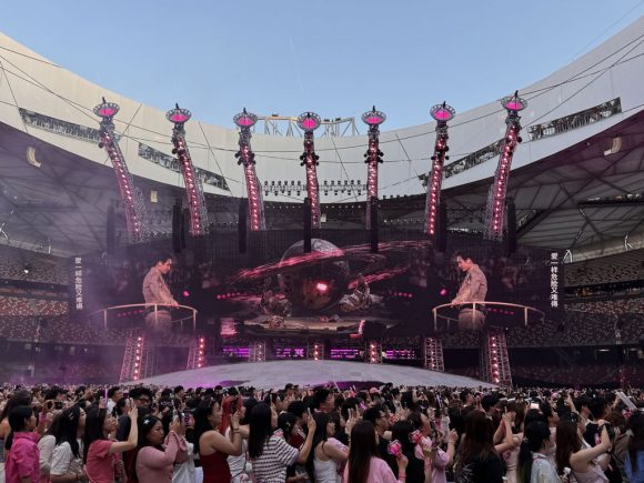 Immersive-Rekordeinsatz bei Silence Wangs Stadion-Residency
