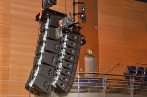 Blick von der Seite auf die beiden Arrays Seeburg Galeo T und Galeo S